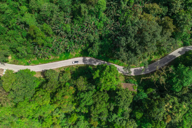 中国西藏墨脱县G219派墨公路雅鲁藏布