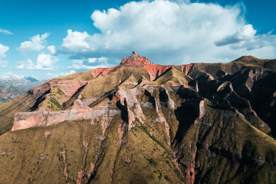 青海杂多县昂赛大峡谷巴艾涌丹霞航拍风光