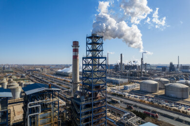 现代化石油化工厂晴天航拍