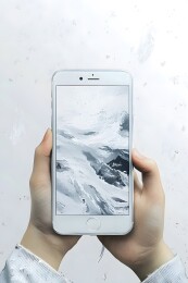 白屏上的简约图形与文字