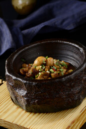 石锅蒜香杂菌煲粗陶器皿热菜实拍