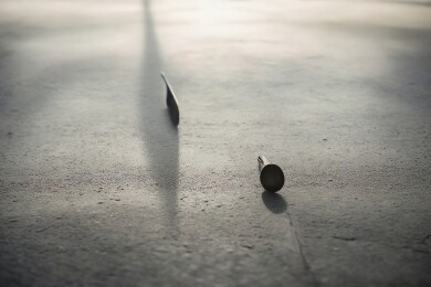 钉子与阴影主题