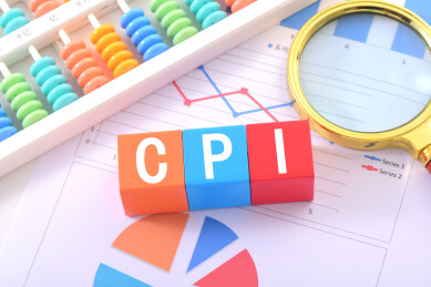 金融办公用品上放着字母积木CPI