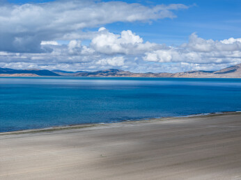 中国西藏阿里拉昂错风景