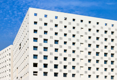 深圳大学理工楼，纯白格子建筑