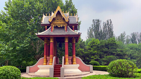 公园里的傣族风格建筑