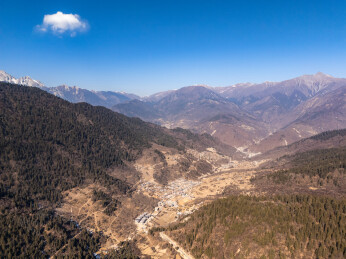 九寨沟县漳扎镇中查沟穹恰冰雪大世界