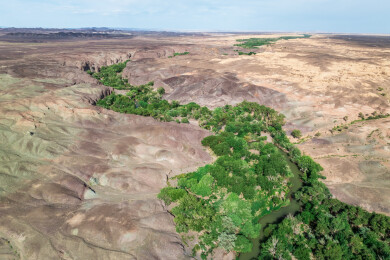 中国新疆克拉玛依白杨河大峡谷航拍自然风光