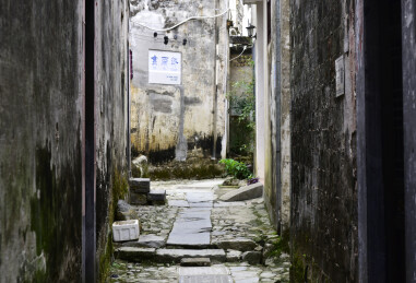 安徽省黟县南屏古村落古建筑斜雨巷