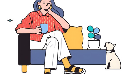 女子沙发上喝咖啡猫咪陪伴