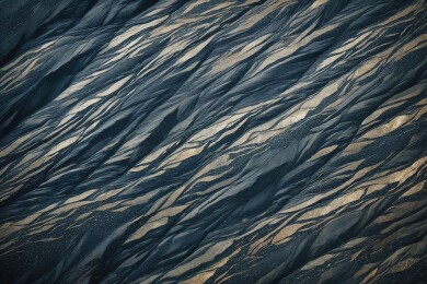 波涛汹涌的海面