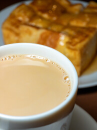 金棕色法式吐司块特写