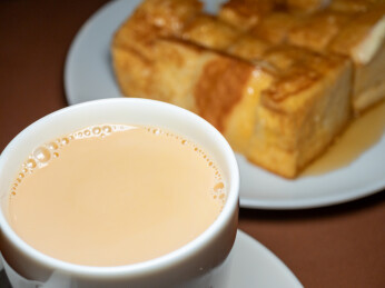 金棕色法式吐司块特写