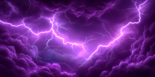 紫色暴风雨与闪电