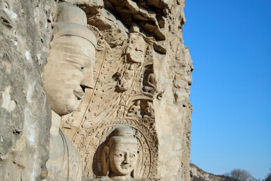 山西大同云冈石窟景点的佛像