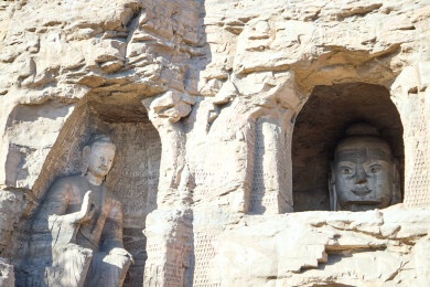 山西大同云冈石窟景点的佛像