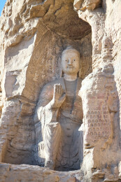 山西大同云冈石窟景点的佛像