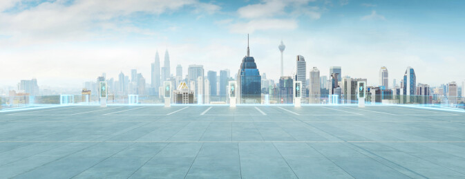 停车场拥有电子车充电桩与美丽的城市景色