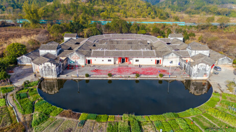 春节航拍梅州客家围龙屋古建筑群节日风貌