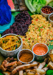 云南西双版纳美食傣族孔雀宴手抓饭