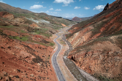 中国西藏丁青G317川藏北线公路航拍风光