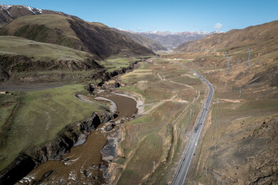 中国西藏G317川藏北线公路巴青县风光
