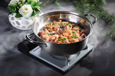 原味汽锅嫩草鸡.