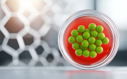 培养皿中的绿色小球