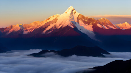 巍峨的雪山