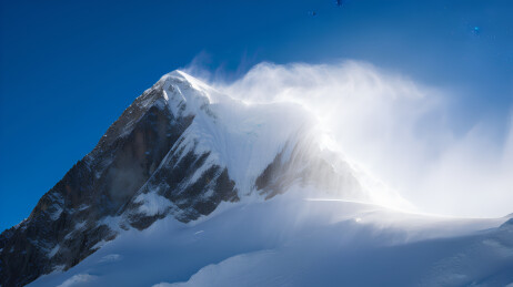巍峨的雪山