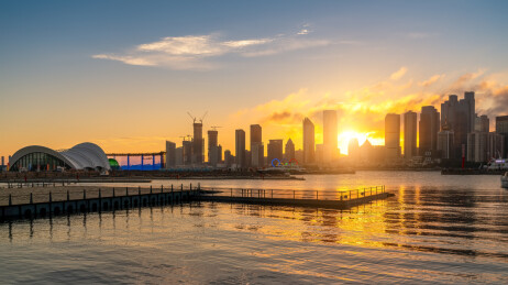 日落下的海岛帆船码头
