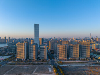 航拍上海市浦东新区世博后滩耀华国际社区