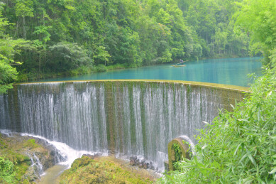 贵州黔南荔波小七孔风景区卧龙潭水坝瀑布