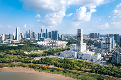 中国广东佛山坊塔蓝天白云