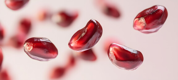 鲜红饱满石榴籽