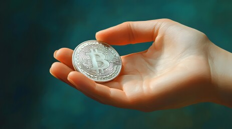 手中旋转的银币边缘