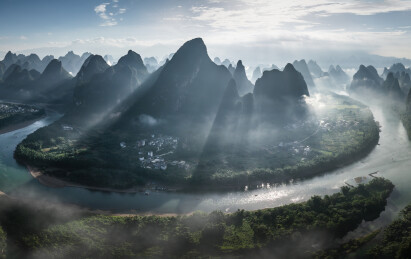 广西桂林阳朔兴坪古镇漓江大面山航拍风光
