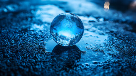 冰球水面反射景象