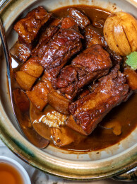 酱油红烧五花肉和仔排组合