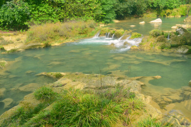 贵州黔南荔波小七孔风景区山谷响水河溪流