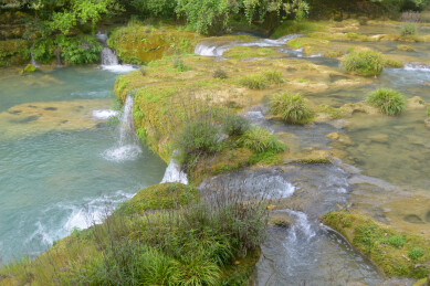 贵州黔南荔波小七孔风景区山谷响水河溪流