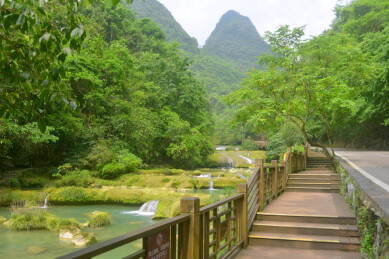 贵州黔南荔小七孔68级跌水瀑布及观光栈道