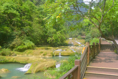 贵州黔南荔小七孔68级跌水瀑布及观光栈道