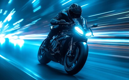 骑摩托空中飞跃者