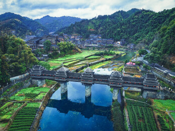 航拍广西柳州程阳八寨及永济桥风景