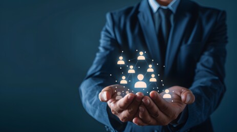 商务人士展示人脉图