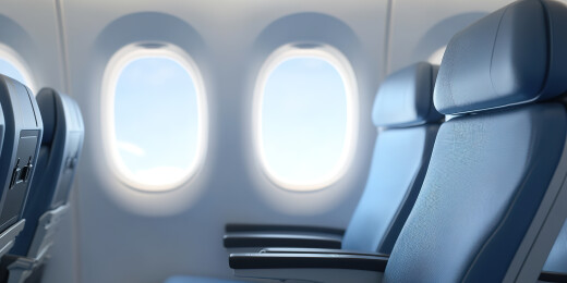 民用航空客机内部的一排座位