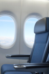 民用航空客机内部的一排座位