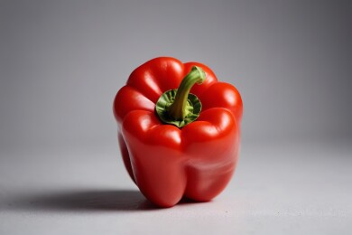 着一个红辣椒高清图片