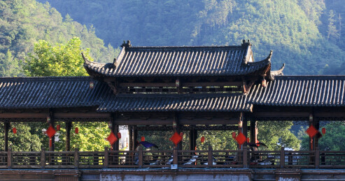 江西景德镇瑶里古镇清晨风雨桥阳光光影